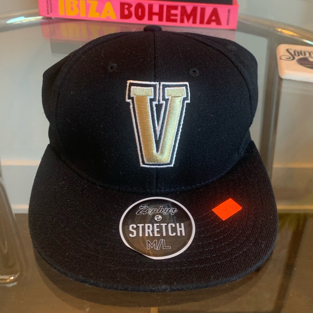 *NWT* Zephyr Vanderbilt Baseball Cap - Stretch Fit SIZE M/L